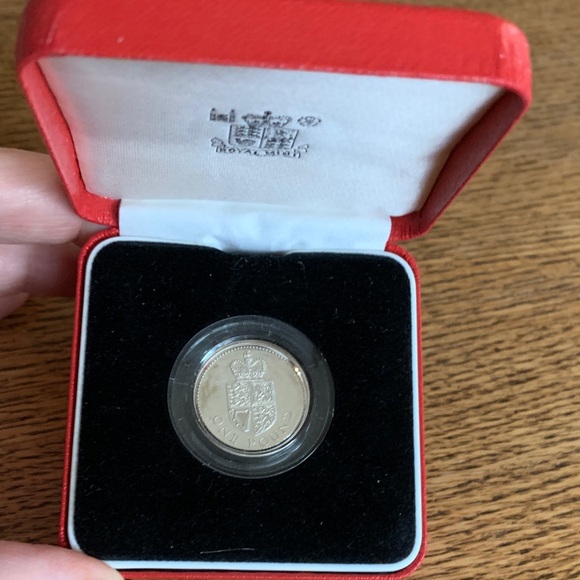 UK Royal Mint Other - United Kingdom Royal mint one pound in case